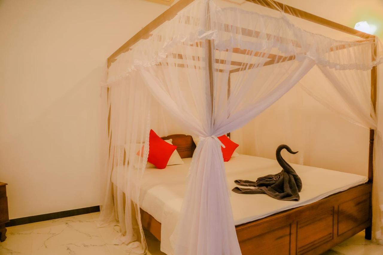 Sajana Ocean Hill Bed & Breakfast Mirissa Exterior photo